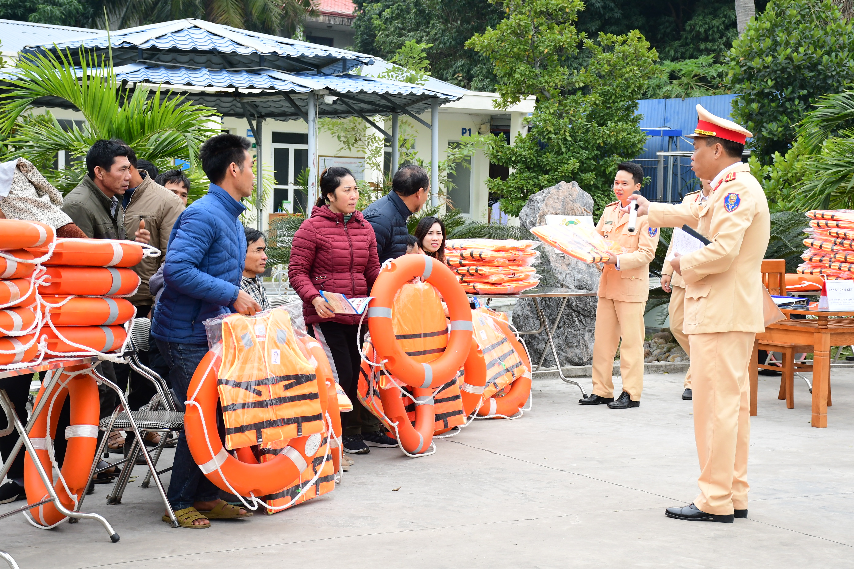 Đẩy mạnh tuyên truyền Luật Giao thông đường thủy và phòng chống dịch Covid-19